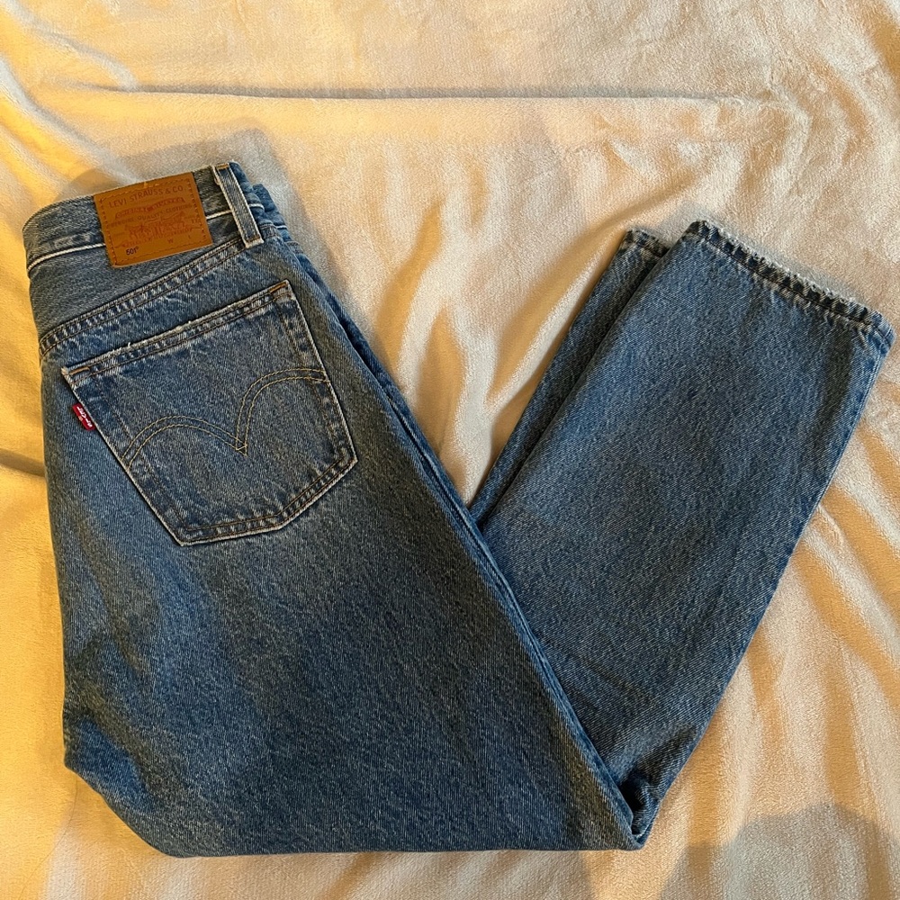 LEVIS 501 CROPPED WOMEN'S JEANS (26 inch inseam)